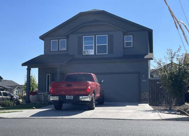 Property at 950 NW 26th Way, Redmond, OR 97756, 3 beds, 2.5 baths