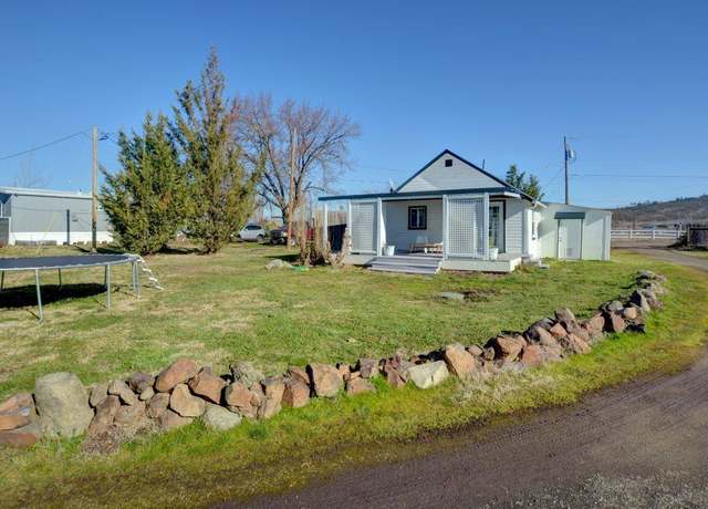 Property at 6915 Kershaw Rd, Medford, OR 97502, 4 beds, 3 baths