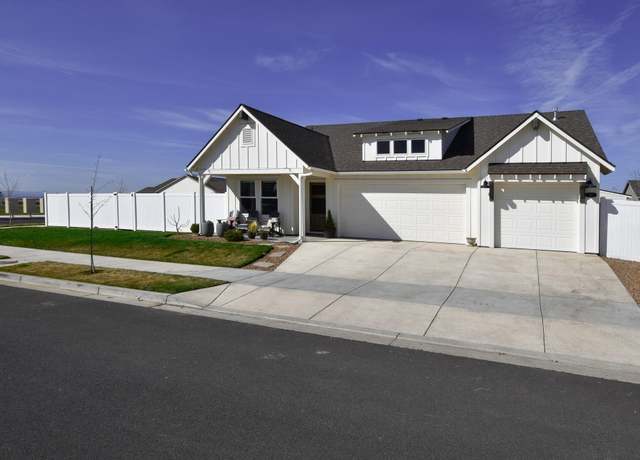 Property at 366 NW Double Eagle Ave, Madras, OR 97741, 4 beds, 2 baths