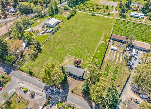 Property at 2887 W Griffin Creek Rd, Medford, OR 97501, 6 beds, 2 baths