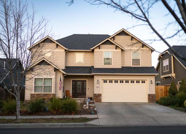 Property at 1021 Kamerin Springs Dr, Talent, OR 97540, 3 beds, 2.5 baths