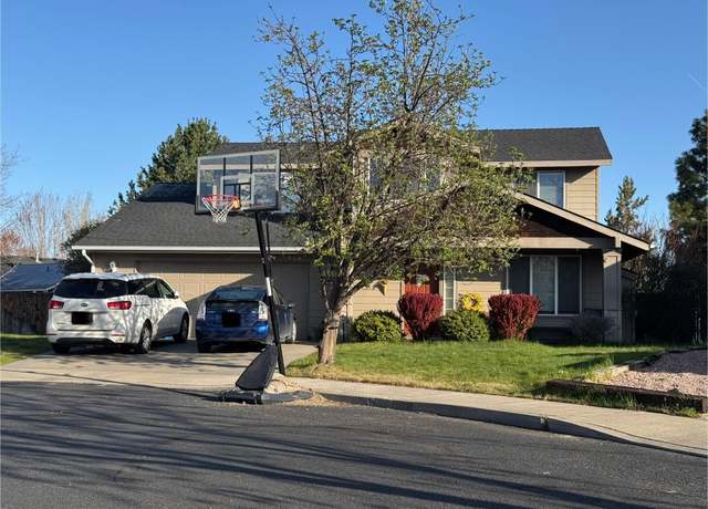 Property at 2415 NW Antler Ct, Redmond, OR 97756, 3 beds, 2.5 baths
