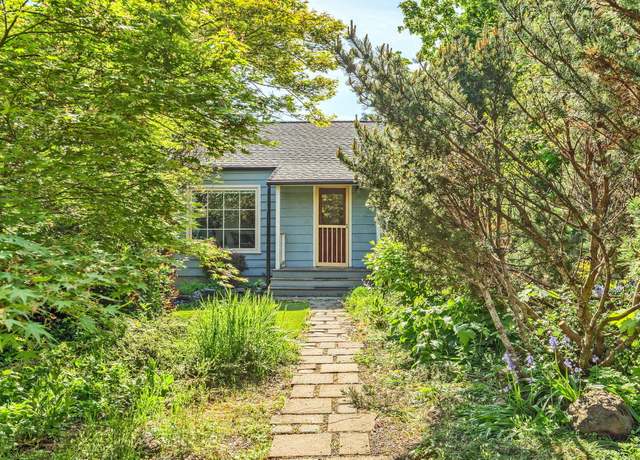 Property at 54 Gresham St, Ashland, OR 97520, 1 bed, 1 bath