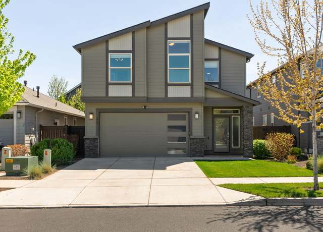 Property at 3690 SW Badger Ct, Redmond, OR 97756, 4 beds, 2.5 baths