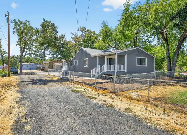 Property at 225 Wilson Rd, Central Point, OR 97502, 8 beds, 6 baths