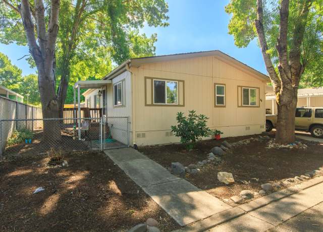 Property at 633 E Archwood Dr Unit 44, Eagle Point, OR 97524, 3 beds, 2 baths