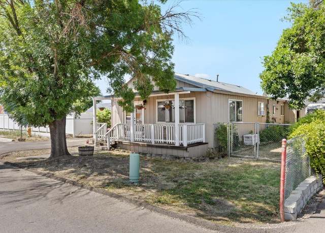 Property at 2226 Meadows Ln, Medford, OR 97501, 2 beds, 1 bath