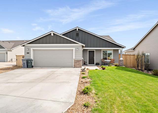 Property at 1121 NW Willow Parkway Rd, Madras, OR 97741, 4 beds, 2 baths