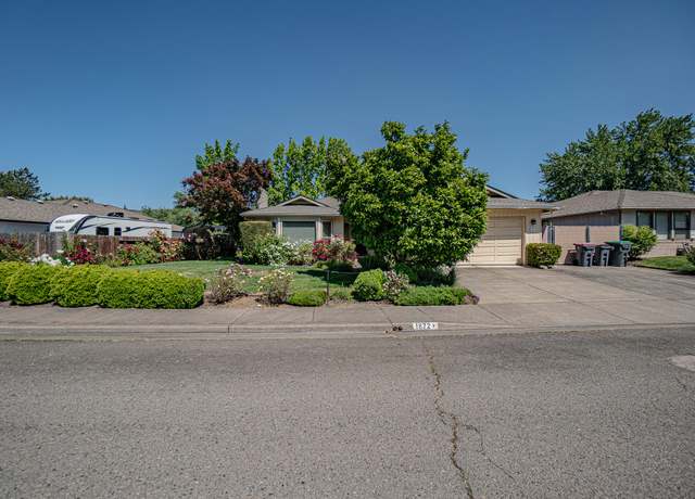 Property at 1872 Filmore Dr, Medford, OR 97504, 3 beds, 2 baths