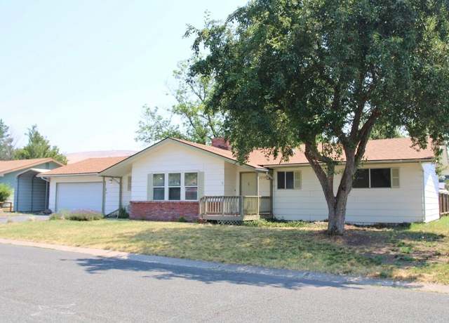 Property at 3219 Naoma St, Klamath Falls, OR 97603, 3 beds, 2 baths