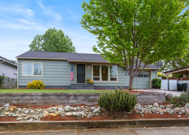 Property at 721 NE 11th St, Grants Pass, OR 97526, 3 beds, 1.5 baths
