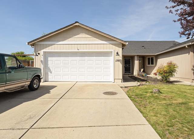 Property at 136 Cottonwood Dr, Eagle Point, OR 97524, 3 beds, 2 baths