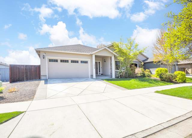 Property at 1829 Windward Dr, Medford, OR 97501, 3 beds, 2 baths