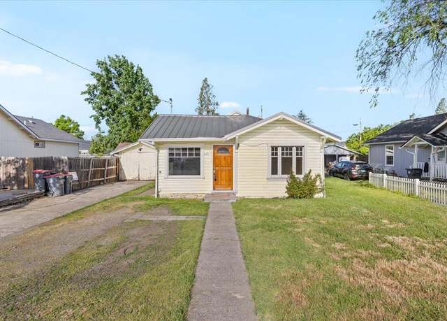 Property at 425 N Columbus Ave, Medford, OR 97501, 3 beds, 1 bath