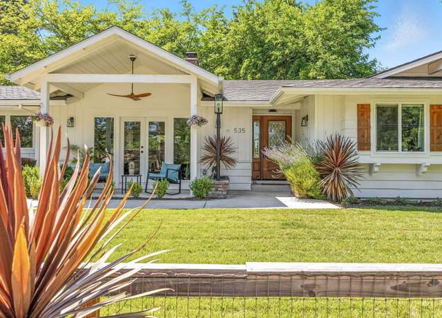 Property at 535 N Oregon St, Jacksonville, OR 97530, 3 beds, 2.5 baths