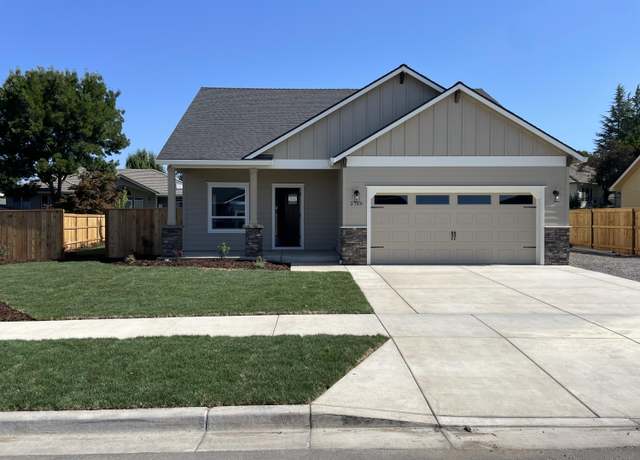 Property at 2769 Roberts Rd, Medford, OR 97504, 3 beds, 2.5 baths