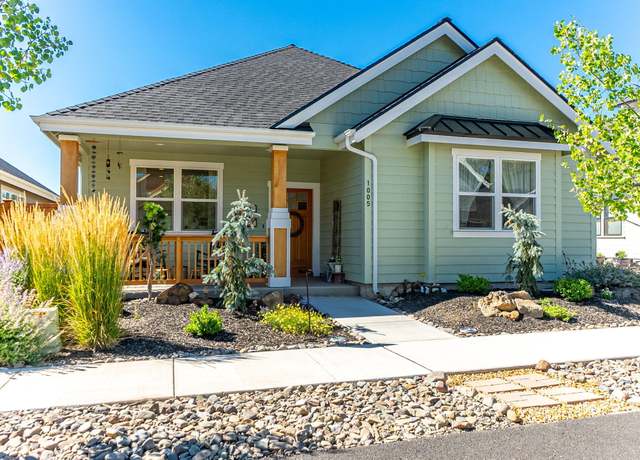 Property at 1005 E Horse Back Trl, Sisters, OR 97759, 3 beds, 2 baths