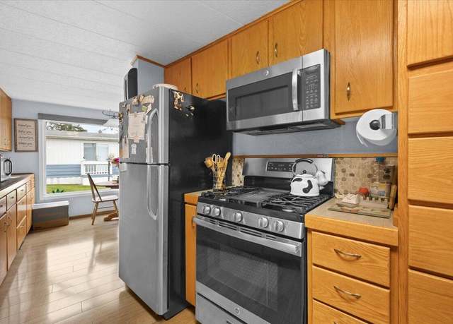 Property at 3955 S Stage Rd #21, Medford, OR 97501, 2 beds, 2 baths