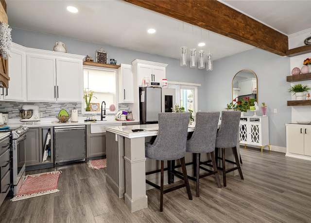 Property at 366 Alice St, Medford, OR 97501, 3 beds, 2.5 baths