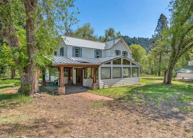 Property at 18435 E Evans Creek Rd, Rogue River, OR 97537, 4 beds, 3.5 baths