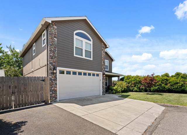 Property at 747 Spring Valley Dr, Medford, OR 97501, 4 beds, 2.5 baths