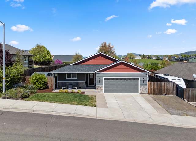 Property at 914 Sellwood Dr, Eagle Point, OR 97524, 3 beds, 2 baths