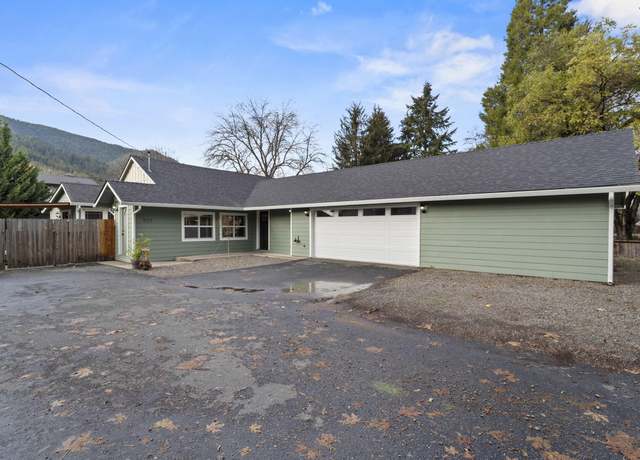 Property at 935 Pine St, Rogue River, OR 97537, 4 beds, 2 baths