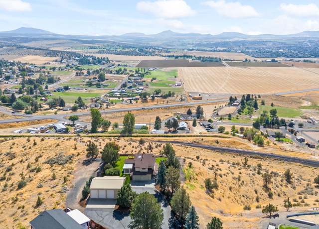 Property at 1788 NE Squire Dr, Madras, OR 97741, 3 beds, 2.5 baths