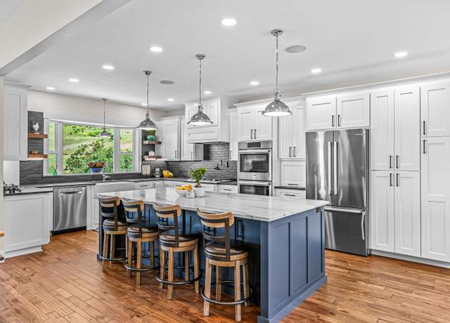 Property at 141 Sorrento Ln, Medford, OR 97504, 4 beds, 2.5 baths