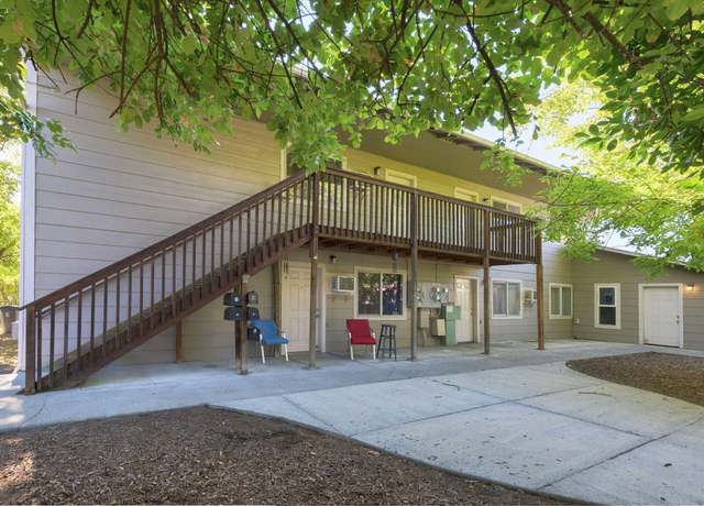 Property at 415 SE J St, Grants Pass, OR 97526, 8 beds, 4 baths