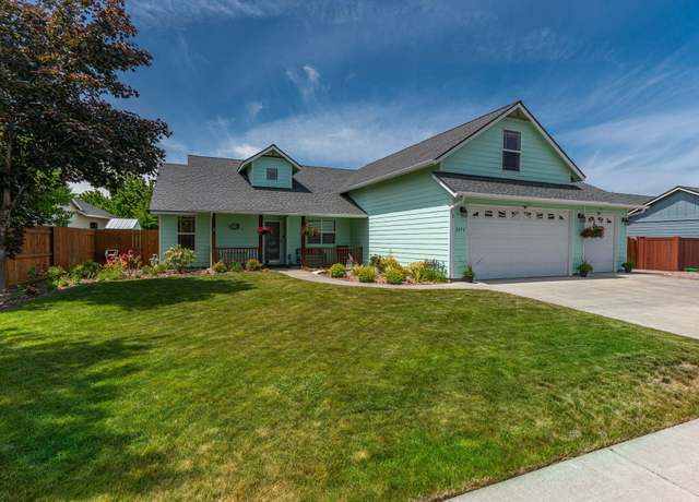 Property at 2873 NW 19th St, Redmond, OR 97756, 4 beds, 2 baths