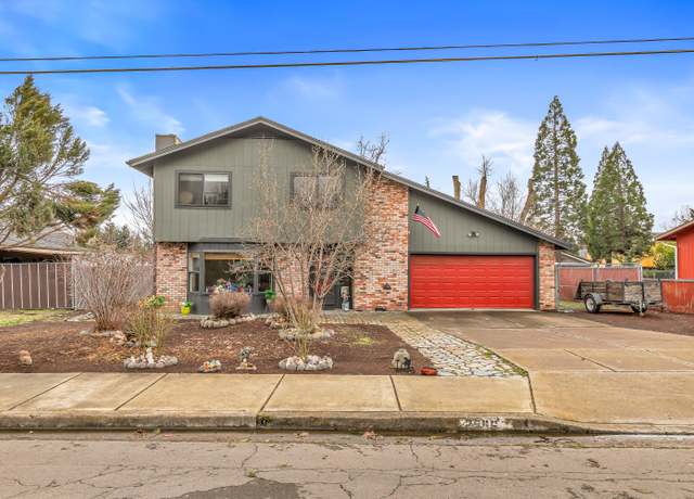 Property at 2556 Dellwood Ave, Medford, OR 97504, 3 beds, 2.5 baths