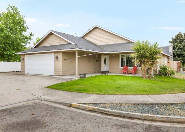 Property at 1070 Shayla Ln, Central Point, OR 97502, 3 beds, 2 baths