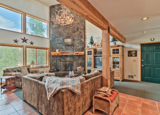 Property at 15124 E River Loop Dr, Bend, OR 97707, 2 beds, 2.5 baths