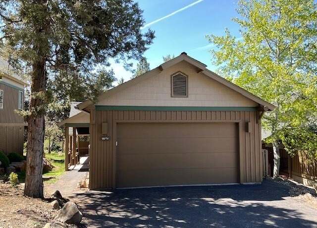 Property at 4654 Harrier Dr, Klamath Falls, OR 97601, 2 beds, 2 baths