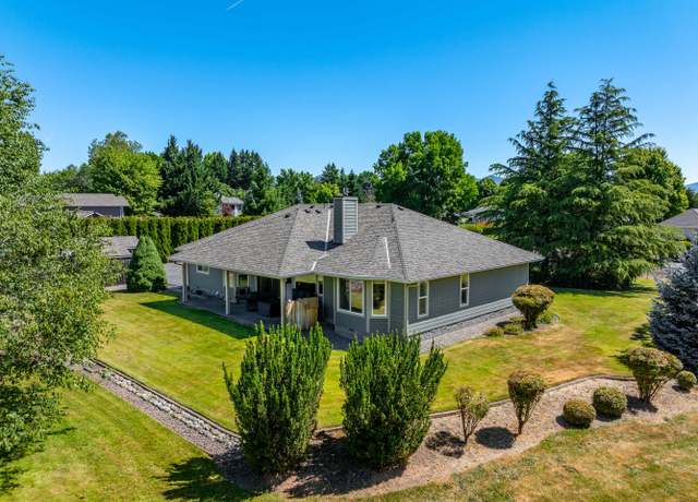 Property at 974 Felicia Ln, Grants Pass, OR 97527, 3 beds, 2 baths