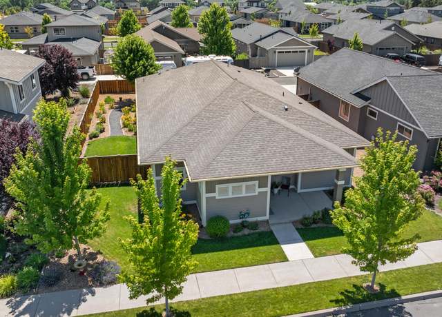 Property at 742 NE Union Loop, Prineville, OR 97754, 3 beds, 2 baths