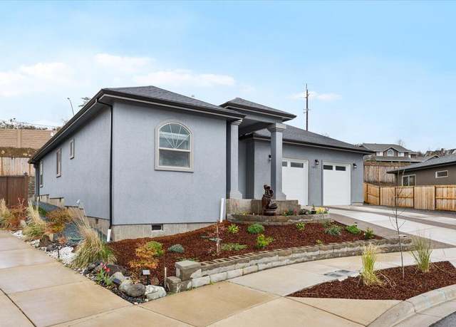 Property at 2802 High Cedars Ln, Medford, OR 97504, 3 beds, 2 baths