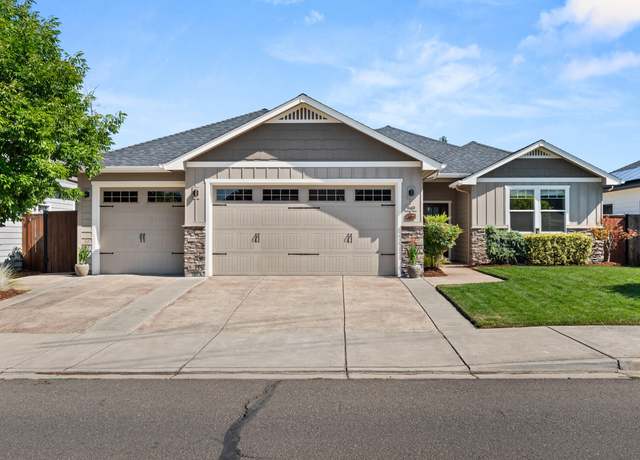 Property at 949 Arrowhead Trl, Eagle Point, OR 97524, 4 beds, 2 baths