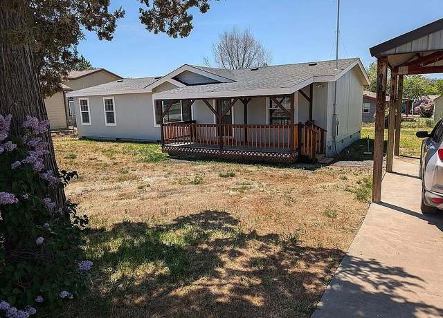 Property at 3210 Diamond St, Klamath Falls, OR 97601, 3 beds, 2 baths