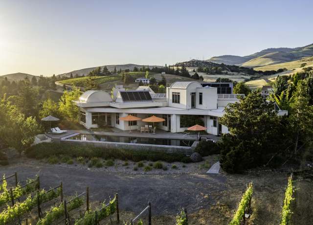Property at 786 Pompadour Dr, Ashland, OR 97520, 4 beds, 4.5 baths