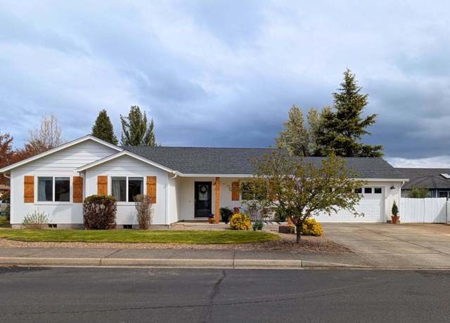 Property at 13 Raywood Ct, Eagle Point, OR 97524, 3 beds, 2 baths