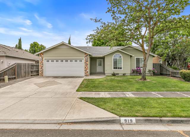 Property at 919 Hampton Way, Medford, OR 97501, 3 beds, 2 baths