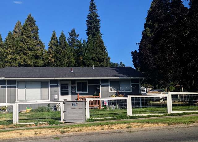 Property at 310 NW Booth St, Grants Pass, OR 97526, 3 beds, 2 baths