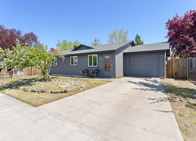Property at 1640 SW 35th St, Redmond, OR 97756, 3 beds, 2 baths