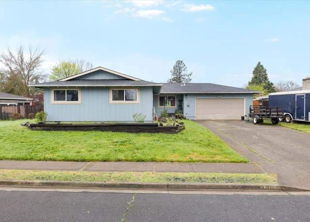 Property at 1075 N 5th St, Central Point, OR 97502, 3 beds, 2 baths