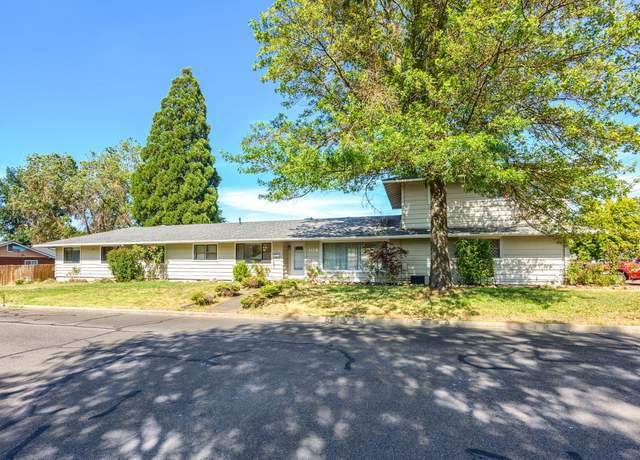 Property at 1110 Crown Ave, Central Point, OR 97502, 8 beds, 3.5 baths