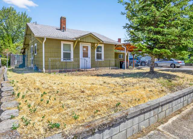 Property at 27 Elm St, Medford, OR 97501, 2 beds, 1.5 baths