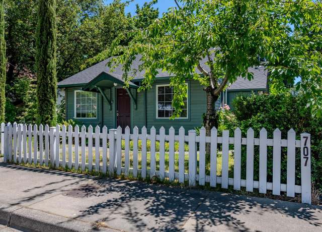 Property at 707 SW G St, Grants Pass, OR 97526, 2 beds, 1 bath