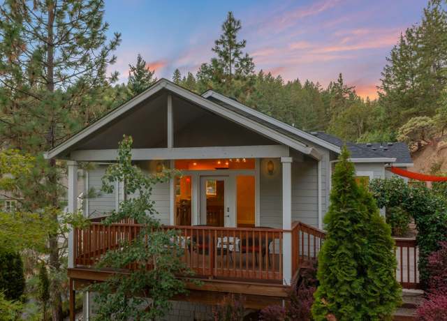 Property at 905 Hangman Way, Jacksonville, OR 97530, 3 beds, 2 baths